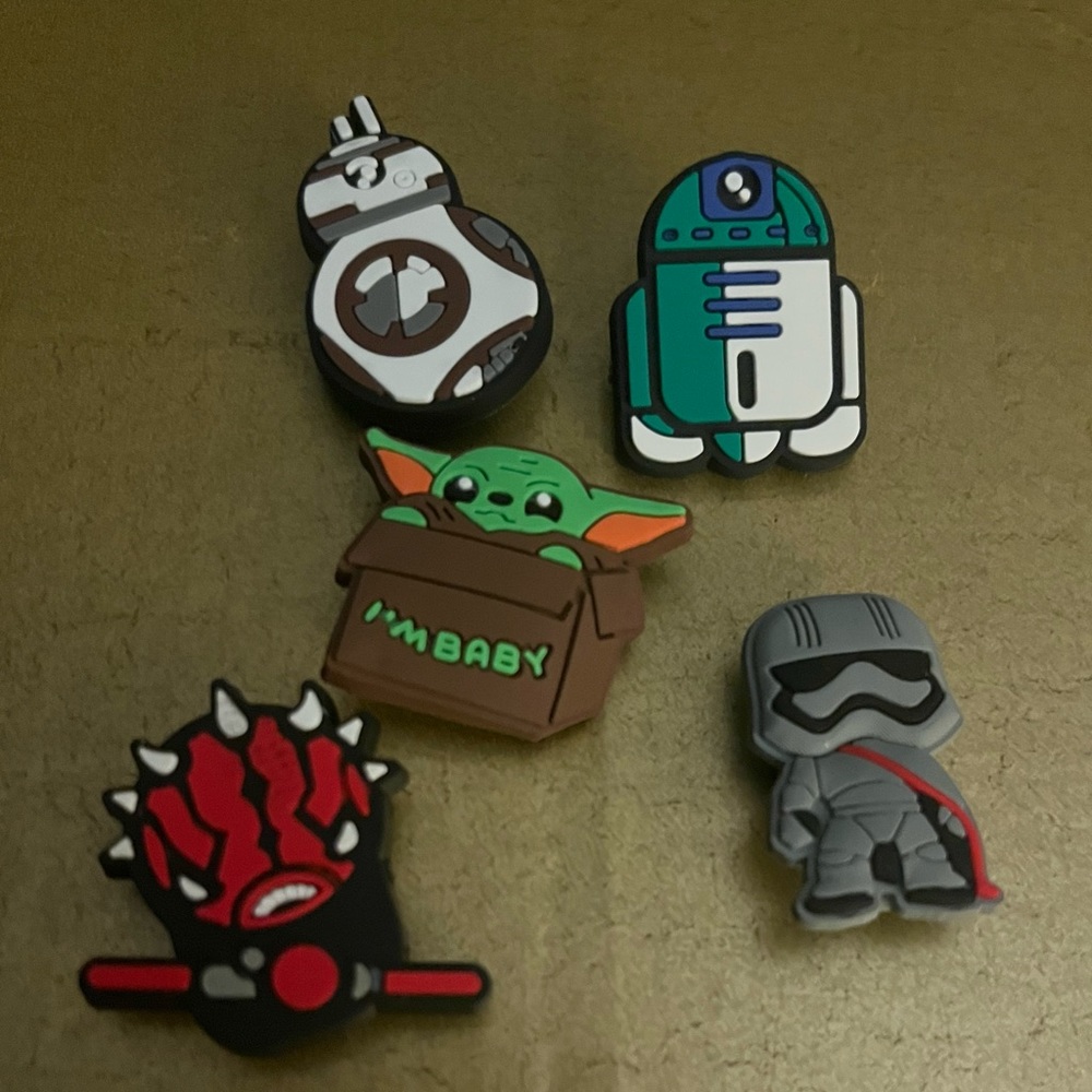 🐊3 sets $15 or $ 8 a pack Star Wars charms